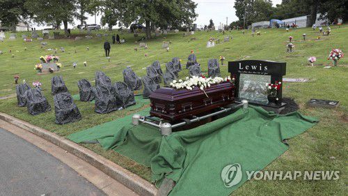 애틀랜타 사우스 뷰 묘지에 안치된 존 루이스 의원[AP=연합뉴스]