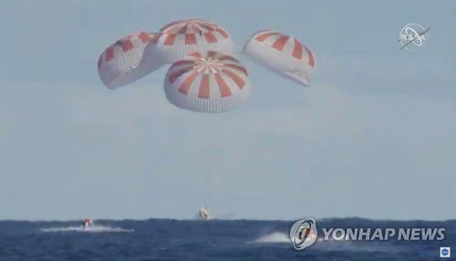 2019년 착수 테스트 당시의 '크루 드래건'[EPA=연합뉴스, NASA TV 제공·재판매 및 DB 금지]