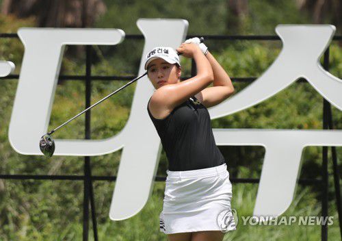 티샷하는 이정은[연합뉴스 자료사진]