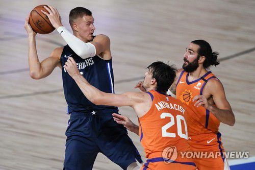 피닉스와 댈러스의 경기 모습. [AP=연합뉴스]