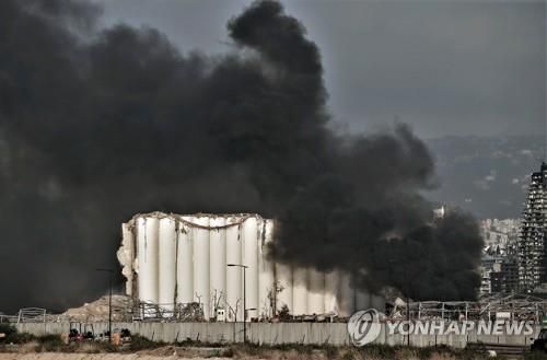 4일(현지시간) 큰 폭발이 발생한 레바논 수도 베이루트. [EPA=연합뉴스]