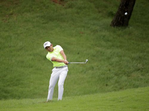 발목이 잠기는 러프에서 볼을 쳐내는 박준원.[KPGA 제공. 재판매 및 DB 금지]