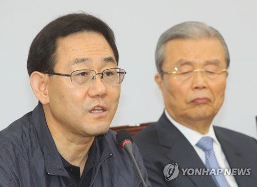 발언하는 주호영(서울=연합뉴스) 진성철 기자 = 미래통합당 주호영 원내대표가 10일 국회에서 열린 비상대책위원회의에서 발언하고 있다.   2020.8.10 zjin@yna.co.kr