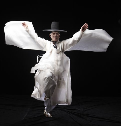 이성훈 보유자의 학춤[한국문화재재단 제공. 재판매 및 DB 금지]