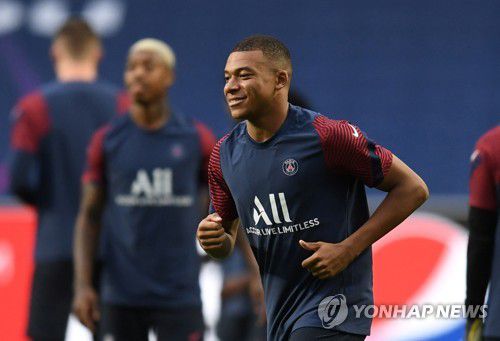 팀 훈련에 참여한 음바페[로이터=연합뉴스 자료사진]