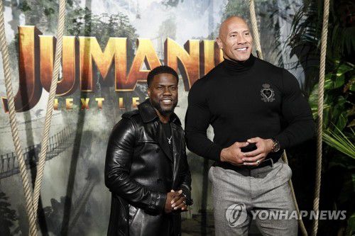 '주만지: 넥스트 레벨' 시사회의 하트·존슨[EPA=연합뉴스 자료사진]