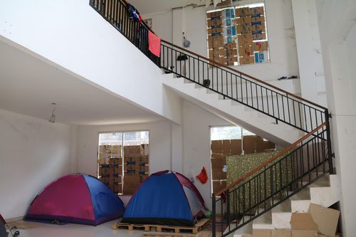 자카르타 서부 칼리데레스 난민촌 내부…가족별 텐트 생활[자카르타=연합뉴스]