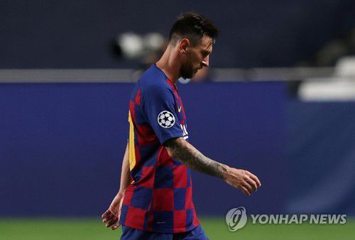 고개숙인 메시[로이터=연합뉴스 자료사진]