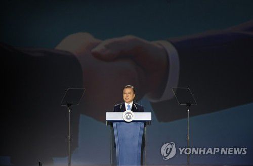 문대통령 "남북협력이 핵·군사력 의존 벗어날 최고의 안보"(서울=연합뉴스) 이진욱 기자 = 문재인 대통령이 15일 오전 서울 동대문디자인플라자에서 열린 제75주년 광복절 경축식에서 경축사를 하고 있다. cityboy@yna.co.kr