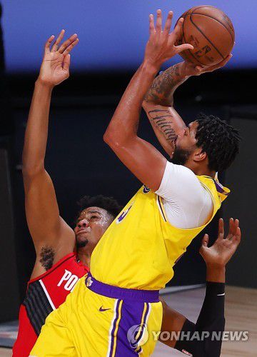 슛하는 데이비스[게티이미지/AFP=연합뉴스]
