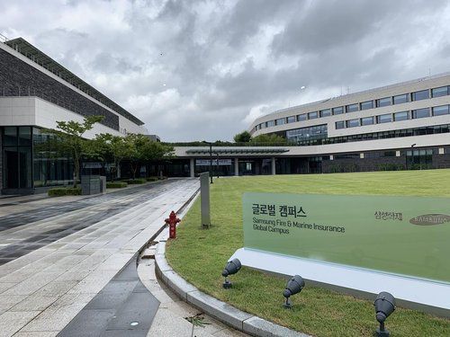 경기도, 생활치료센터 2곳 추가 개소…총 4곳 운영(서울=연합뉴스) 경기도가 신종 코로나바이러스 감염증(코로나19) 확진자 증가에 따라 경증환자 치료를 위한 생활치료센터 2곳을 추가 개설, 운영한다고 28일 밝혔다.
    사진은 이날 오후 개소하는 고양시 일산동구 삼성화재 글로벌캠퍼스 내 생활치료센터. 2020.8.28
    [경기도 제공. 재판매 및 DB 금지] photo@yna.co.kr