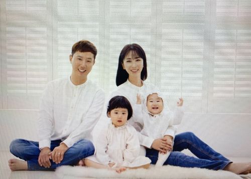 윤창호(맨 왼쪽)의 가족사진. [KPGA 제공. 재판매 및 DB 금지]