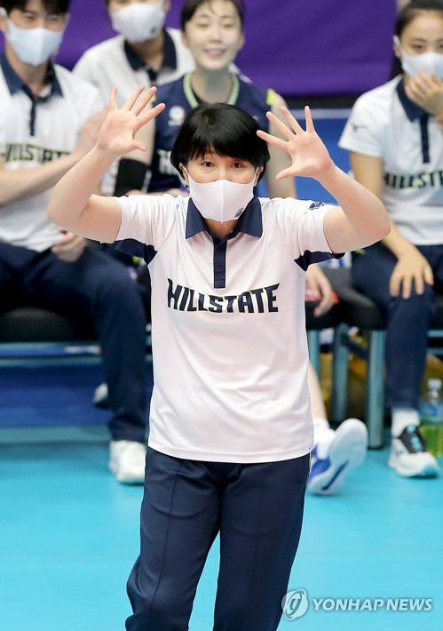 작전 지시하는 이도희 감독 [현대건설 제공. 재판매 및 DB 금지]