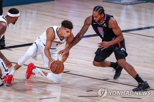 덴버 마이클 포터에게 스틸 당하는 LAC 레너드[EPA=연합뉴스]