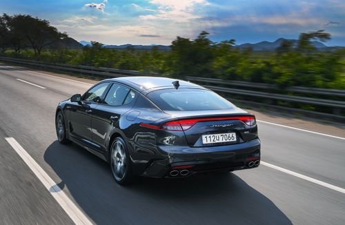 스팅어 마이스터 주행모습(서울=연합뉴스) 기아차는 유일 스포츠 세단인 스팅어의 상품성 개선 모델 마이스터를 출시했다.[기아차 제공. 재판매 및 DB 금지]