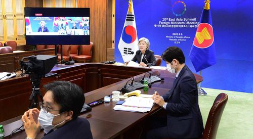 강경화 외교부 장관(서울=연합뉴스) 강경화 외교부 장관이 9일 오후 동아시아정상회의(EAS) 외교장관회의에 참석해 발언을 하고 있다. 2020.9.10 [외교부 제공]