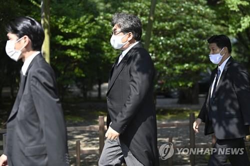 야스쿠니신사 참배하는 하기우다 고이치 문부과학상. [교도=연합뉴스 자료사진]