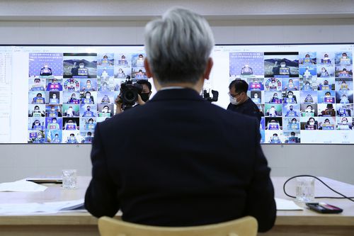 영상회의 방식으로 개최된 기본소득 지방정부협의회 출범식[경기도 제공. 재판매 및 DB 금지]