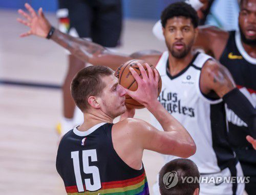 덴버와 LA 클리퍼스의 경기 모습. [EPA=연합뉴스]