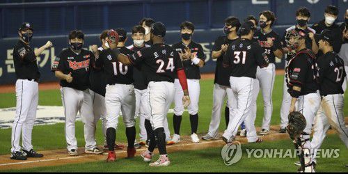 승리한 kt 선수들[연합뉴스 자료사진. 재판매 및 DB 금지]