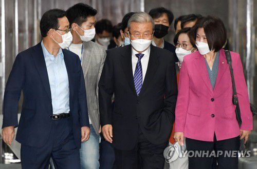 비상대책위원회의 참석하는 주호영·김종인·김미애[연합뉴스 자료사진]