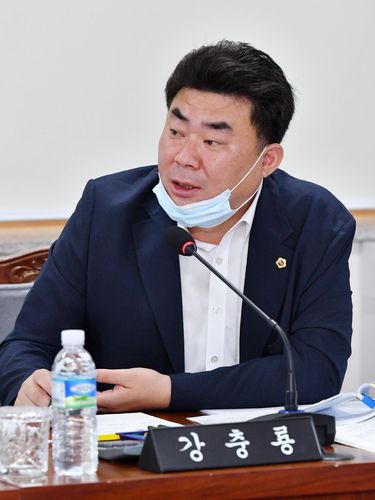 질의하는 강충룡 의원[제주도의회 제공, 재판매 및 DB 금지]