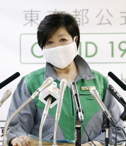 고이케 유리코 도쿄도 지사가 2020년 5월 15일 코로나19 대책 관련 기자회견을 하고 있다. [교도=연합뉴스 자료사진]