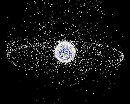 지구를 싸고 있는 우주 쓰레기 상상도 [NASA 제공]