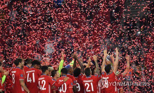 우승 세리머니 하는 바이에른 뮌헨 선수들.[EPA=연합뉴스]