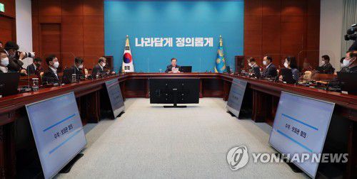 수석·보좌관 회의 주재하는 문 대통령(서울=연합뉴스) 이진욱 기자 = 문재인 대통령이 28일 청와대에서 수석·보좌관 회의를 주재하고 있다. 2020.9.28 cityboy@yna.co.kr