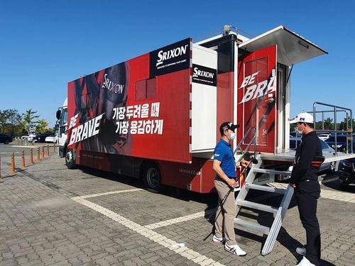 스릭슨 투어 대회장에 투입된 투어밴.[던롭스포츠코리아 제공]