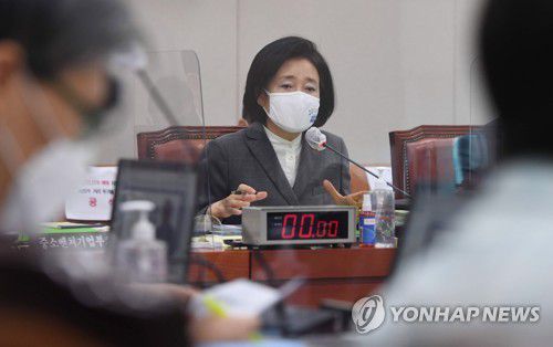 답변하는 박영선 장관[연합뉴스 자료사진]