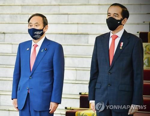 스가 일본 총리와 조코위 인도네시아 대통령[AP=연합뉴스]