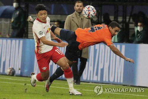 질주하는 황희찬[AP=연합뉴스]