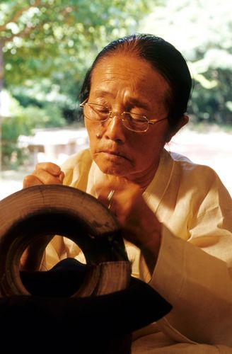 국가무형문화재 망건장 이수여 명예보유자[문화재청 제공. 재판매 및 DB 금지]