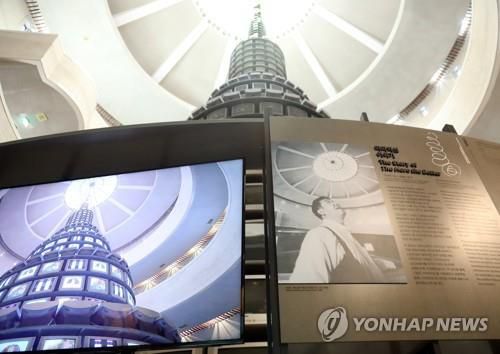 (과천=연합뉴스) 정하종 기자 = 경기도 과천 국립현대미술관 과천관에 가동이 전면 중단된 백남준 비디오 탑 '다다익선'이 전시되어 있다. 2019.9.11