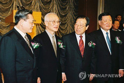 이건희 삼성 회장 별세왼쪽부터 이건희 삼성 회장, 김우중 대우회장, 김종필 국무총리, 정몽구 현대차 명예회장. [연합뉴스 자료사진]