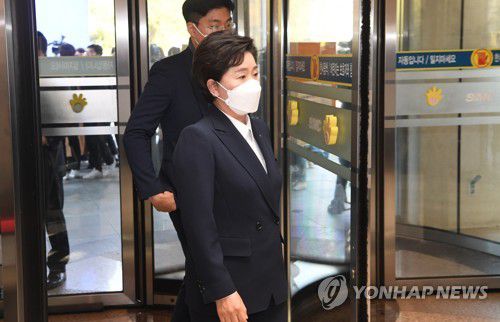 고 이건희 회장 빈소 도착한 양향자 최고위원(서울=연합뉴스) 더불어민주당 양향자 최고위원이 26일 오전 고 이건희 삼성그룹 회장 빈소가 마련된 서울 강남구 서울삼성병원 장례식장에 들어서고 있다. 2020.10.26 [사진공동취재단] photo@yna.co.kr