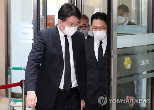 고 이건희 회장 빈소 찾은 조원태 한진 회장(서울=연합뉴스) 조원태 한진그룹 회장이 26일 오전 서울 강남구 삼성서울병원에 마련된 고(故) 이건희 삼성그룹 회장의 빈소로 들어가고 있다. 2020.10.26 [사진공동취재단] photo@yna.co.kr