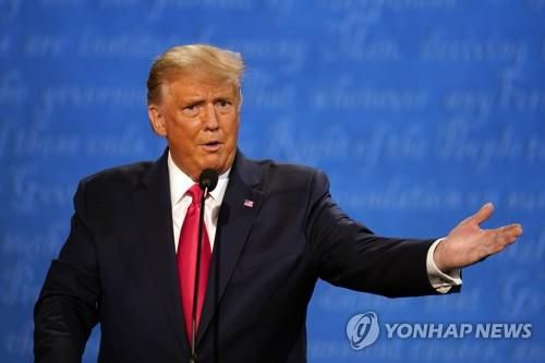 마지막 대선 TV토론회에서 발언하는 트럼프[AP=연합뉴스 자료사진]