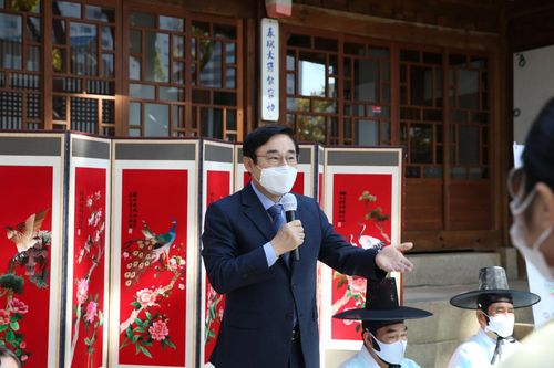 28일 전통성년례에서 축사하는 이동진 서울 도봉구청장[서울 도봉구 제공. 재판매 및 DB 금지]