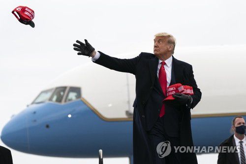 펜실베이니아 유세 나선 트럼프 대통령[AP=연합뉴스]