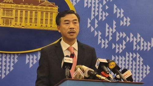 브리핑하는 즈엉 호아이 남 베트남 외교부 부대변인(하노이=연합뉴스) 민영규 특파원 = 즈엉 호아이 남 베트남 외교부 부대변인이 5일 정례 브리핑에서 현안에 대한 입장을 밝히고 있다. 2020.11.5
youngkyu@yna.co.kr