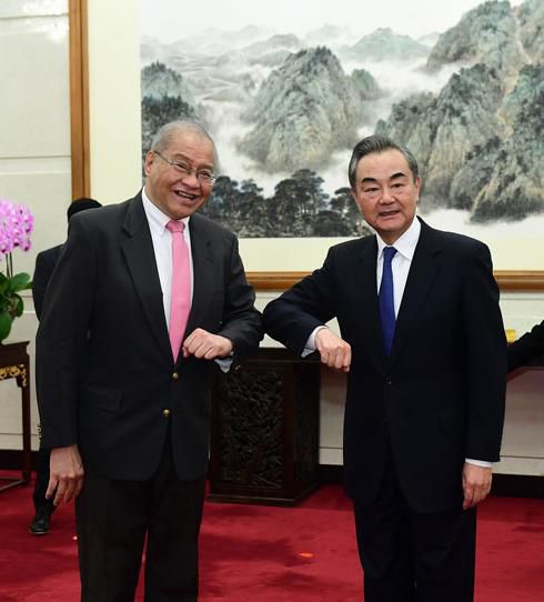 아세안 10국 대사들과 만난 왕이 중국 외교 담당 국무위원[중국 외교부 홈페이지 캡처.재판매 및 DB 금지]