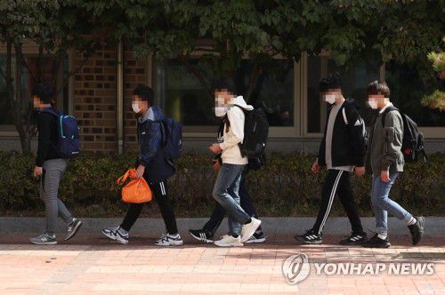 등교 하는 초등학생들 [연합뉴스 자료사진]