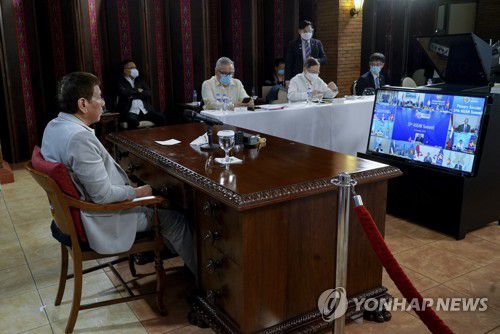 아세안 정상회의에 참석한 두테르테 필리핀 대통령[EPA=연합뉴스. 재판매 및 DB 금지]