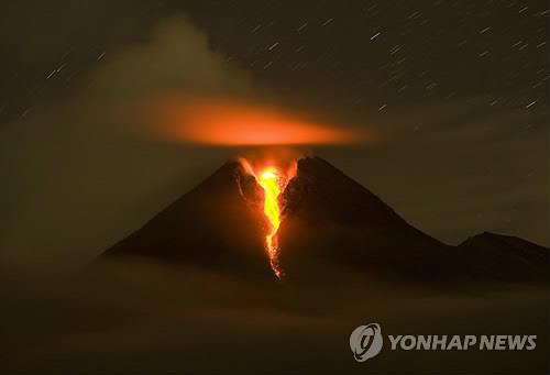 2010년 대폭발 당시 용암이 흘러나오는 모습[EPA=연합뉴스]