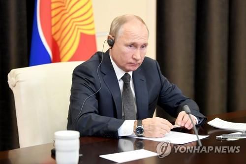 화상으로 열린 제15차 동아시아정상회의에 참여한 푸틴 러시아 대통령 [타스=연합뉴스]