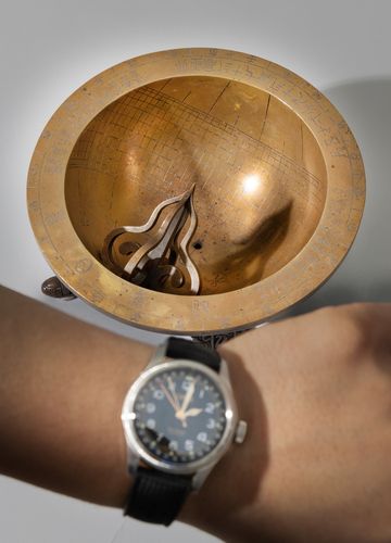 앙부일구와 손목시계[문화재청 제공. 재판매 및 DB 금지]