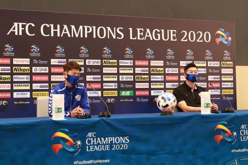 기자회견 하는 울산 김도훈 감독(오른쪽)과 이청용.[울산 현대 제공. 재판매 및 DB 금지]